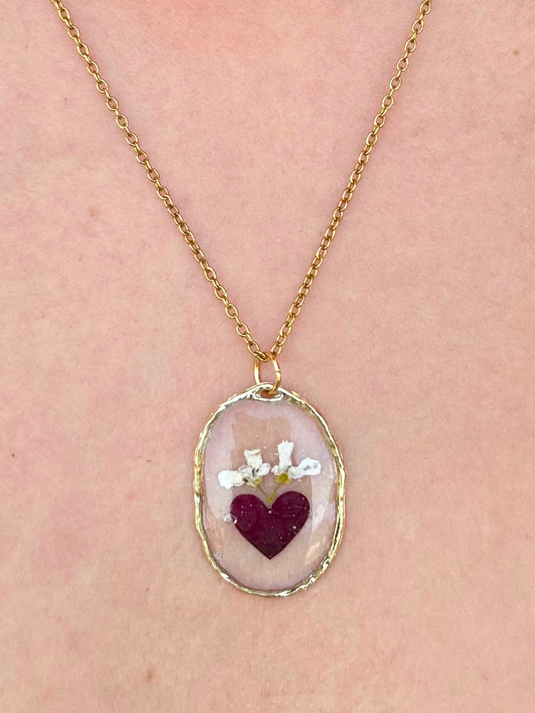Collana fioriture trasparente - cuore di rosa rossa e fiori di campo