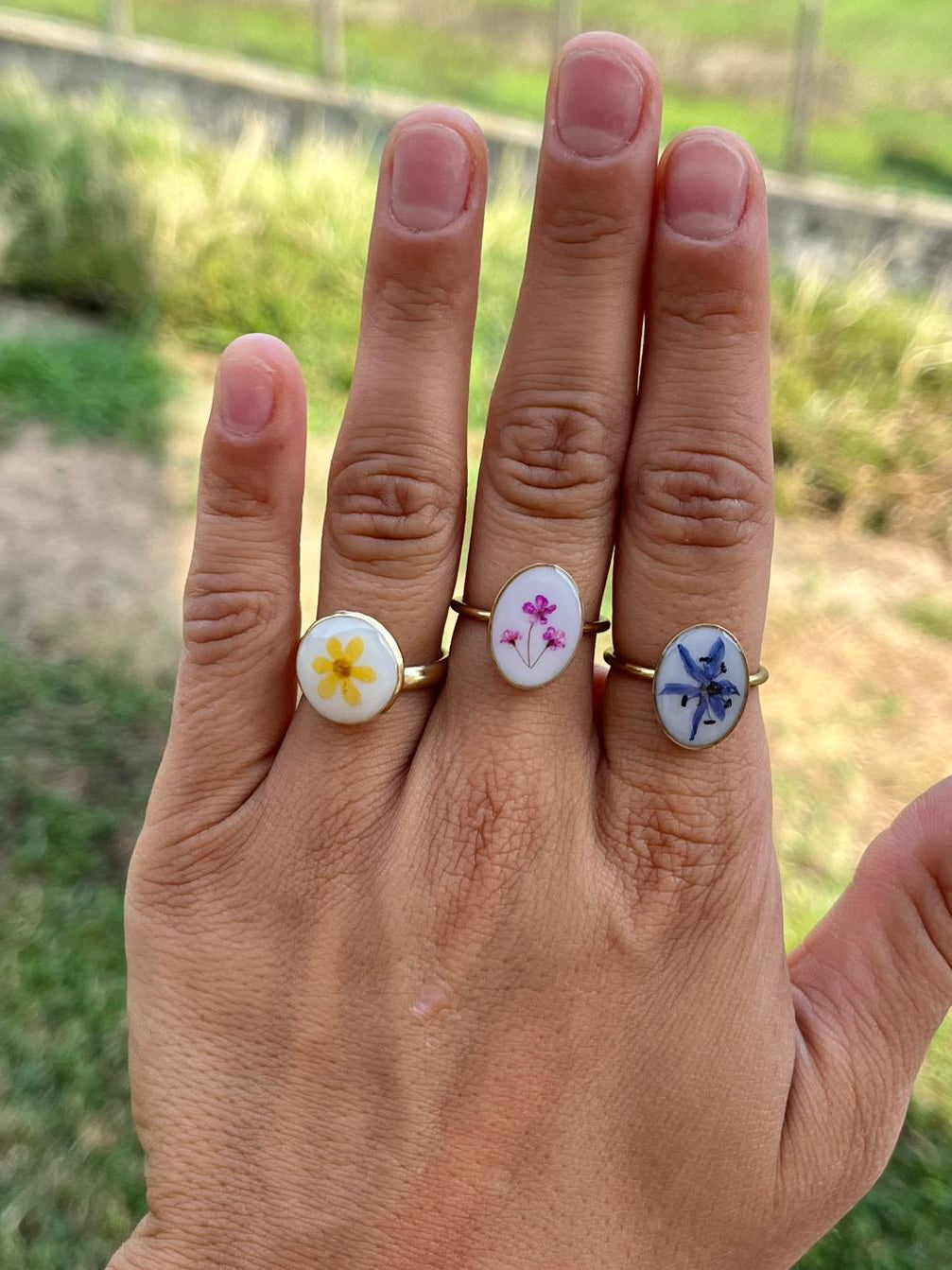 Anello piccole fioriture - fiori di campo rosa