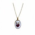 Collana cuore sfondo bianco