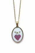 Collana medaglietta cuore sfondo bianco