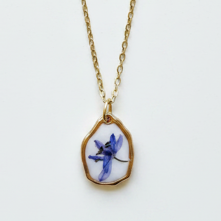 Collana su sfondo #F5F5F5 senza ombre